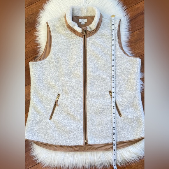 Crown & Ivy Cream Sherpa Tan/Brown Trim Fleece Vest-Size L - Picture 5 of 10